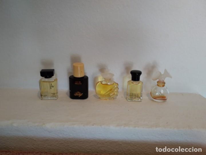 Miniaturas de perfumes antiguos: 5 miniaturas de perfumes - Foto 1