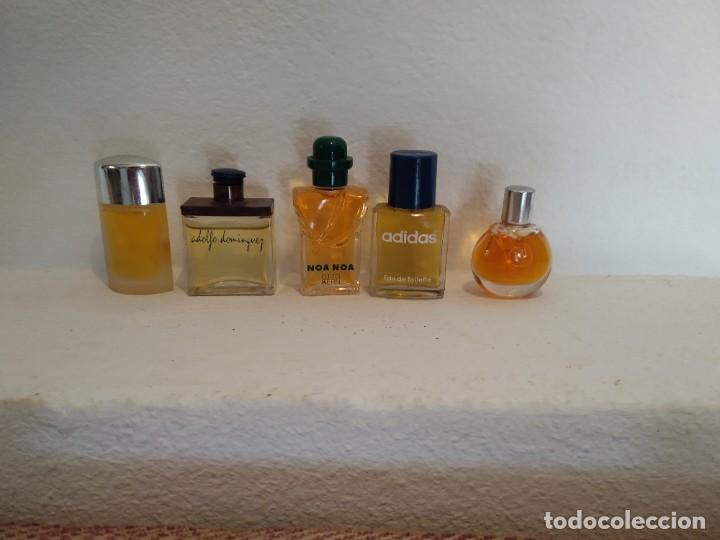 Miniaturas de perfumes antiguos: 5 miniaturas de perfumes - Foto 1