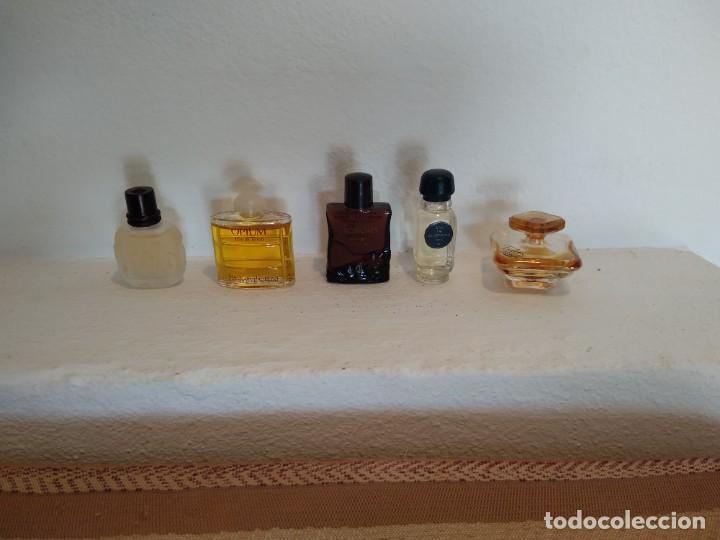 Miniaturas de perfumes antiguos: 5 miniaturas de perfumes - Foto 1