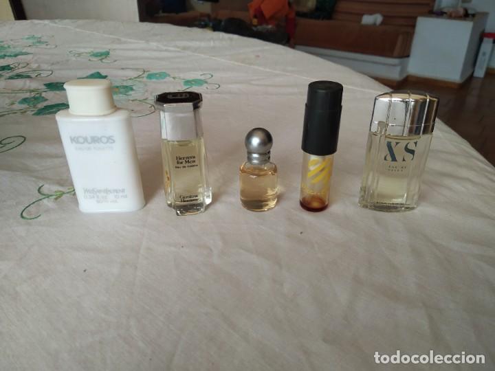 Miniaturas de perfumes antiguos: 5 miniaturas de perfumes - Foto 1