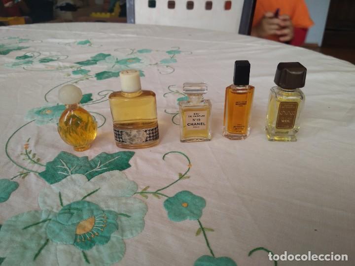 Miniaturas de perfumes antiguos: 5 miniaturas de perfumes - Foto 1