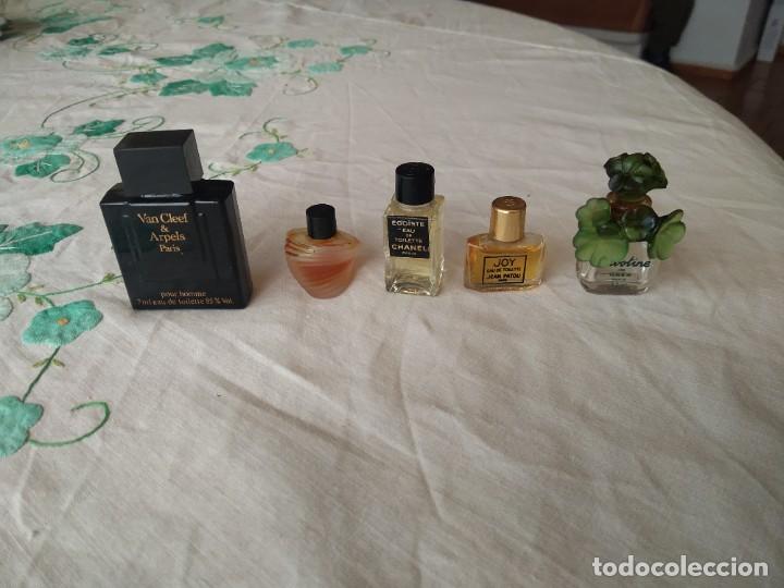 Miniaturas de perfumes antiguos: 5 miniaturas de perfumes - Foto 1