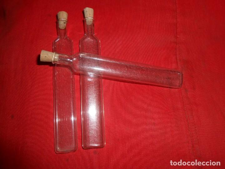 Miniaturas de perfumes antiguos: Tres BOTELLITAS - Foto 2