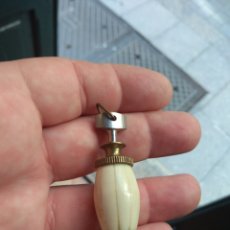 Miniaturas de perfumes antiguos: PERFUMERO - ESENCIERO DE LATÓN Y HUESO -. Lote 225210175