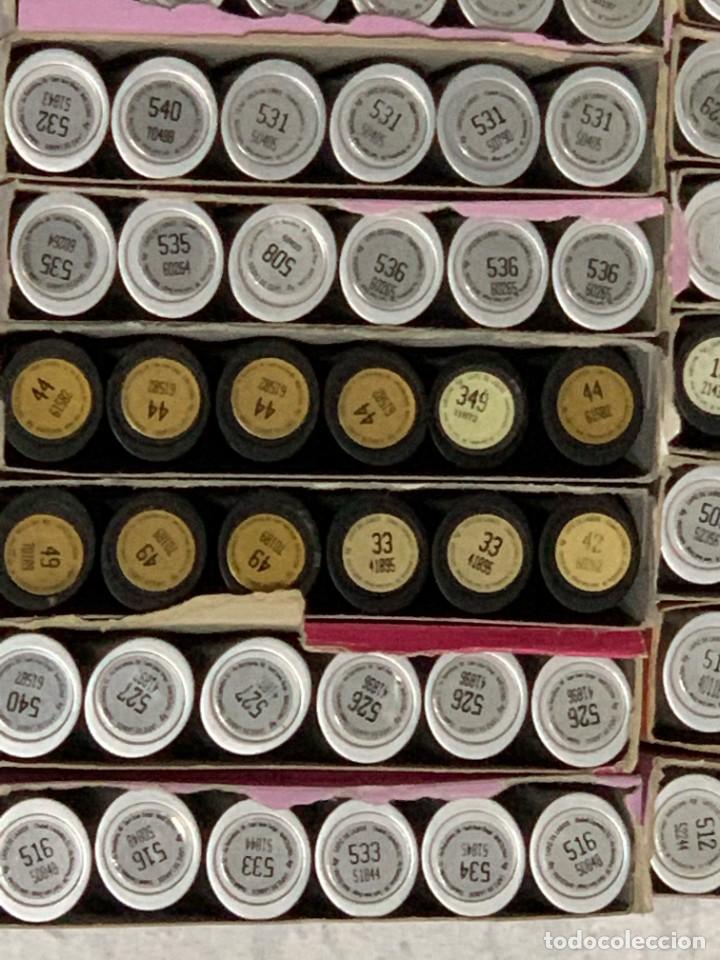 Miniaturas de perfumes antiguos: LOTE DE 290 barras de la labios - Foto 2