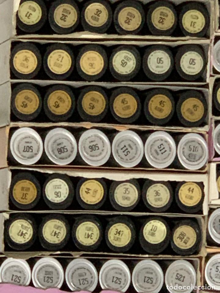 Miniaturas de perfumes antiguos: LOTE DE 290 barras de la labios - Foto 3