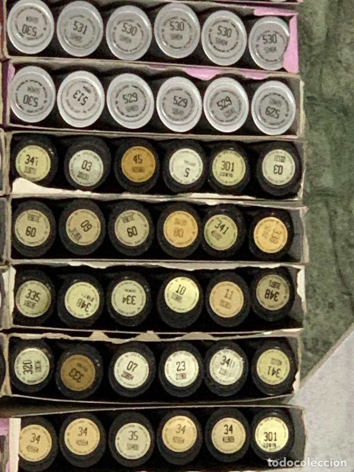 Miniaturas de perfumes antiguos: LOTE DE 290 barras de la labios - Foto 8