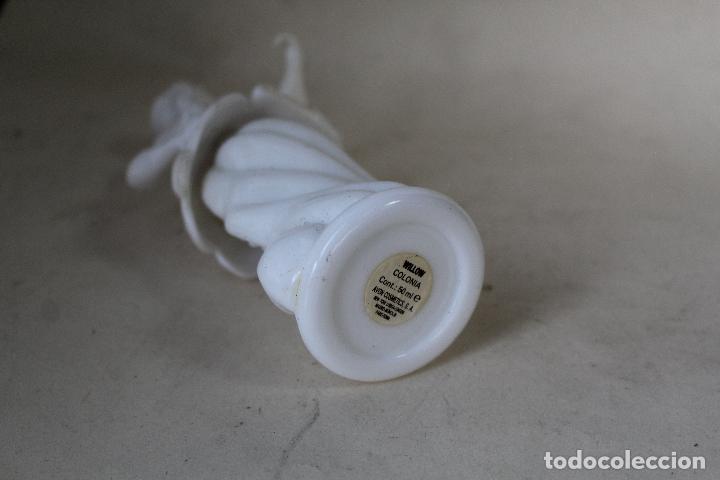 Miniaturas de perfumes antiguos: botella mujer willow - colonia - avon - Foto 2