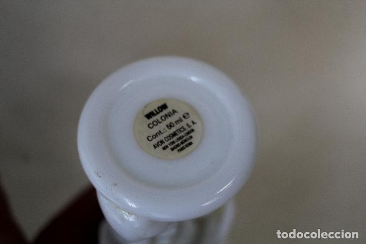 Miniaturas de perfumes antiguos: botella mujer willow - colonia - avon - Foto 3