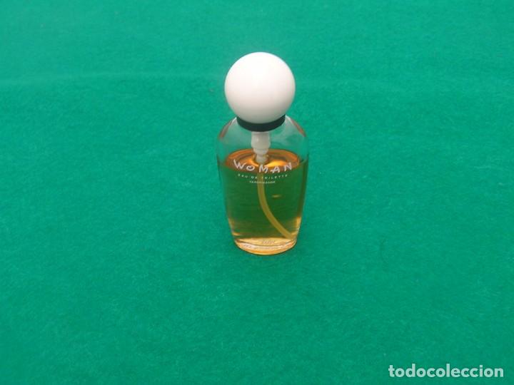 Miniaturas de perfumes antigos: Frasco de colonia de vidrio casi lleno de WOMAN.&iquest; A&ntilde;os 80?. 30 ml. capacidad. Marca Margaret Astor.
