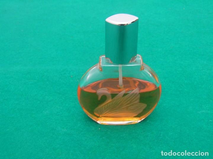 Miniaturas de perfumes antigos: Frasco de colonia de vidrio 2/3 lleno de la marca Gloria Vanderbilt .&iquest;A&ntilde;os 80?. 100 ml. capacidad.