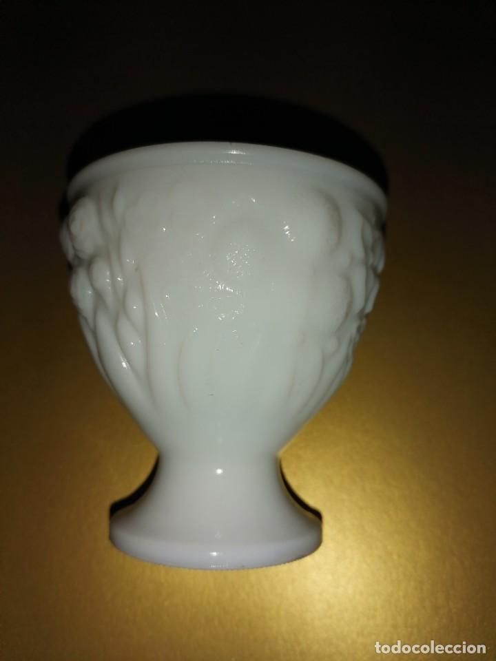 Miniaturas de perfumes antiguos: COPA CRISTAL OPALINA BLANCO AVON - Foto 3