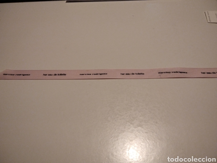 Miniature di profumi antiche: Mouillette cinta Narciso Rodr&iacute;guez