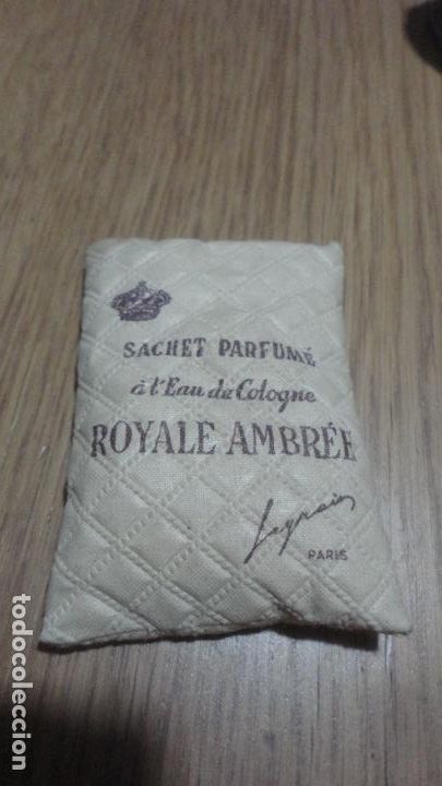 &Eacute;chantillons de parfums anciens: ANTIGUO SAQUITO PERFUMADO.SACHET PARFUME EAU COLOGNE ROYALE AMBREE.PARIS. SIGLO XX