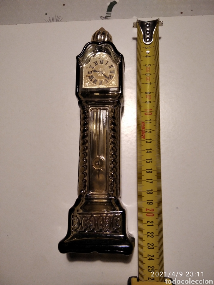 Miniaturas de perfumes antigos: Frasco cristal forma de reloj AVON