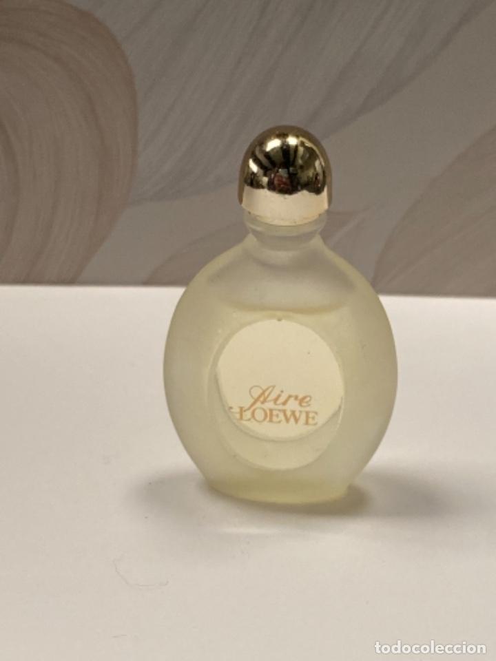 Miniaturas de perfumes antigos: Miniatura de mujer AIRE de LOEWE