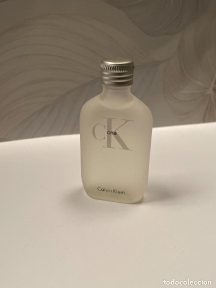 Miniaturas de perfumes antigos: Miniatura CK ONE de CALVIN KLEIN - 15 ml - v. antigua