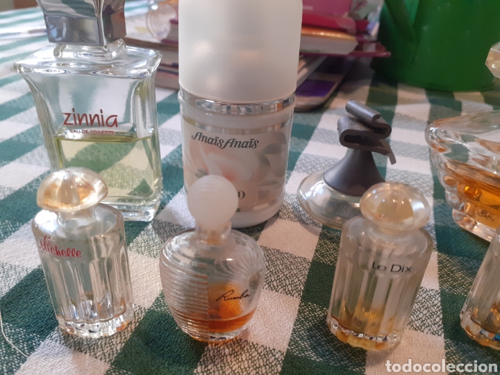 Miniaturas de perfumes antiguos: Lote de 8 frascos de perfumes - Foto 2