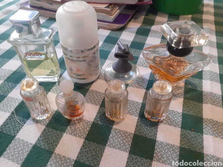 Miniaturas de perfumes antiguos: Lote de 8 frascos de perfumes - Foto 1