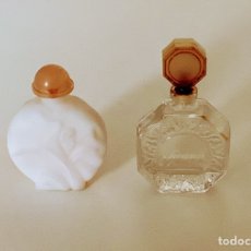Miniaturas de perfumes antiguos: LOTE DE DOS ORIGINALES FRASCOS CRISTAL DE FORMA HEXAGONAL Y OVALADA. AÑOS 70. Lote 255538350