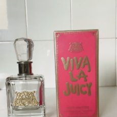 Miniaturas de perfumes antiguos: FRASCO DE PERFUME “VIVA LA JUYCE” EN SU CAJA ORIGINAL. Lote 258141660