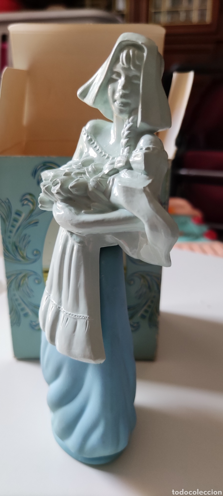 Miniaturas de perfumes antigos: Antiguo perfume Avon ducht girl figurine lleno en su caja