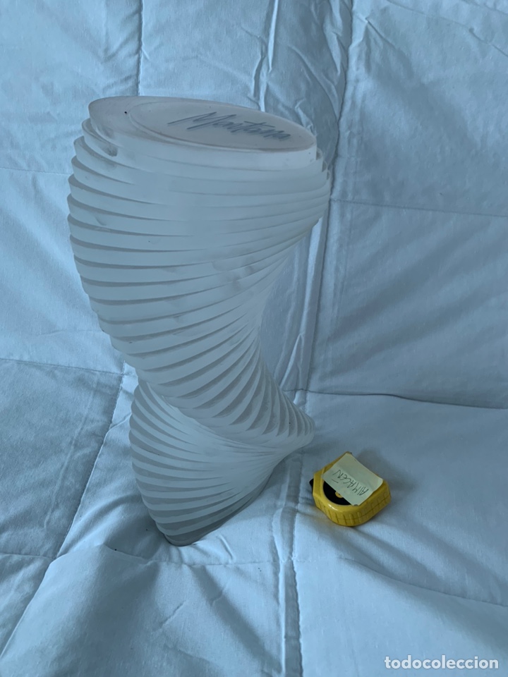 Miniaturas de perfumes antigos: Colonia perfume frasco gigante MONTANA