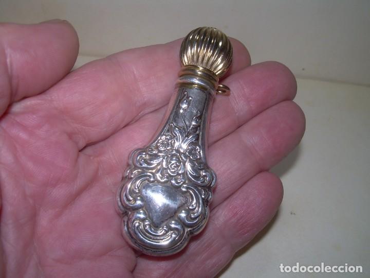Miniaturas de perfumes antiguos: ANTIGUO Y PRECIOSO PERFUMERO DE PLATA Y TAPON DE PLATA DORADA...SIGLO XIX. - Foto 2 - 268317124