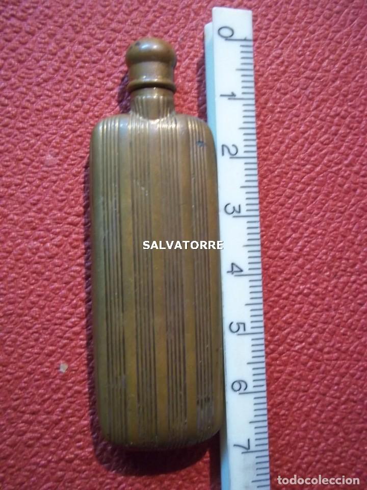 &Eacute;chantillons de parfums anciens: FRASCO MINIATURA PERFUME. MET&Aacute;LICO. NO TIENE MARCA.