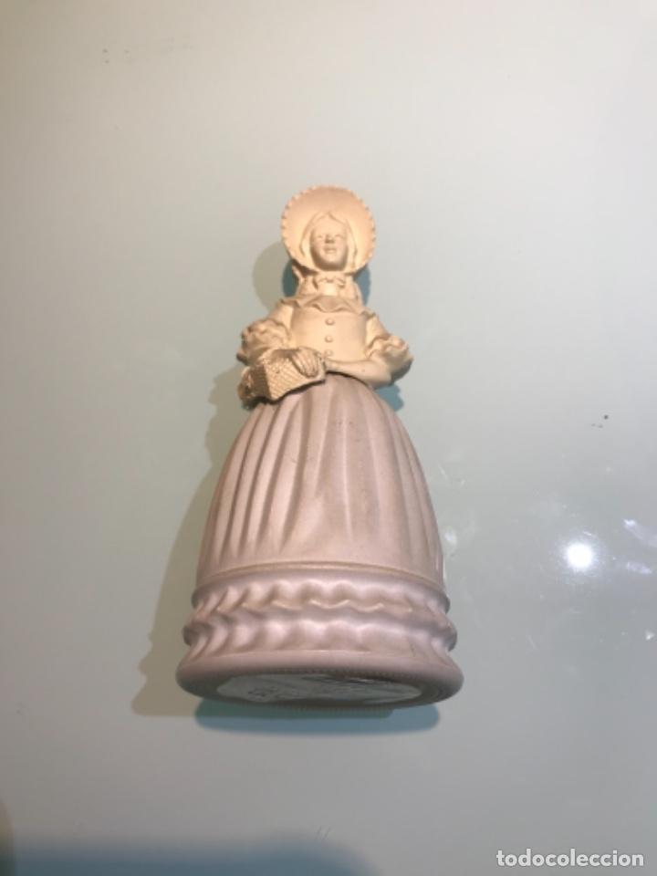 Miniaturas de perfumes antiguos: Avon Fashion Figurine