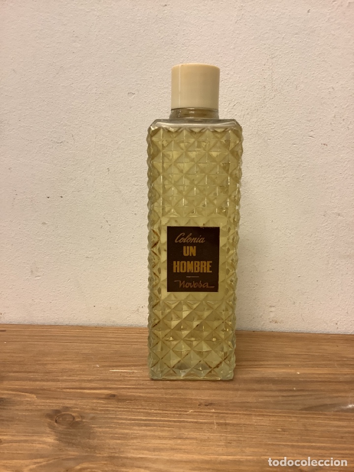 &Eacute;chantillons de parfums anciens: COLONIA UN HOMBRE - NOVESA - PRECINTADA