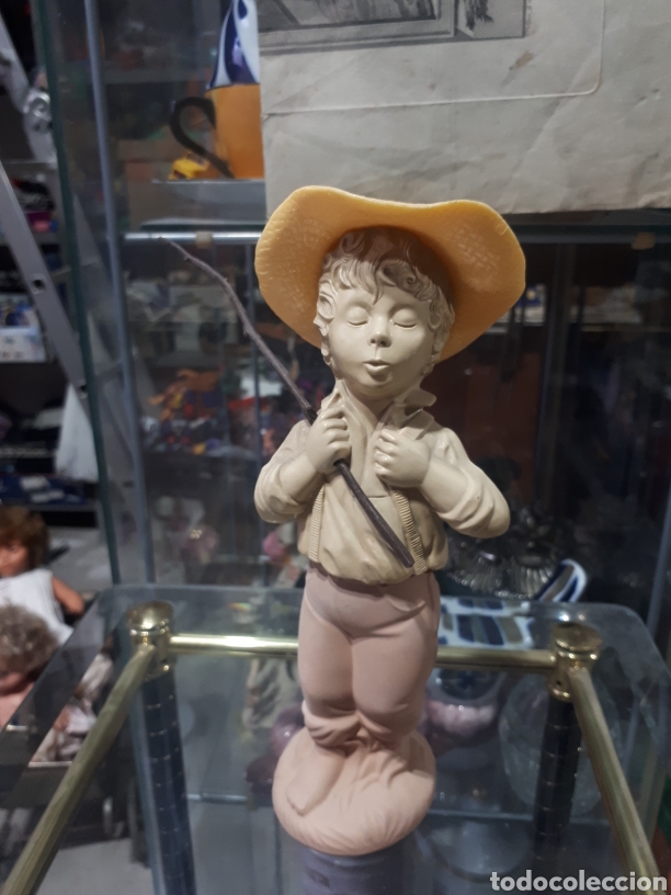 &Eacute;chantillons de parfums anciens: Antiguo frasco vac&iacute;o AVON NI&Ntilde;O SILBANDO CA&Ntilde;A PESCA