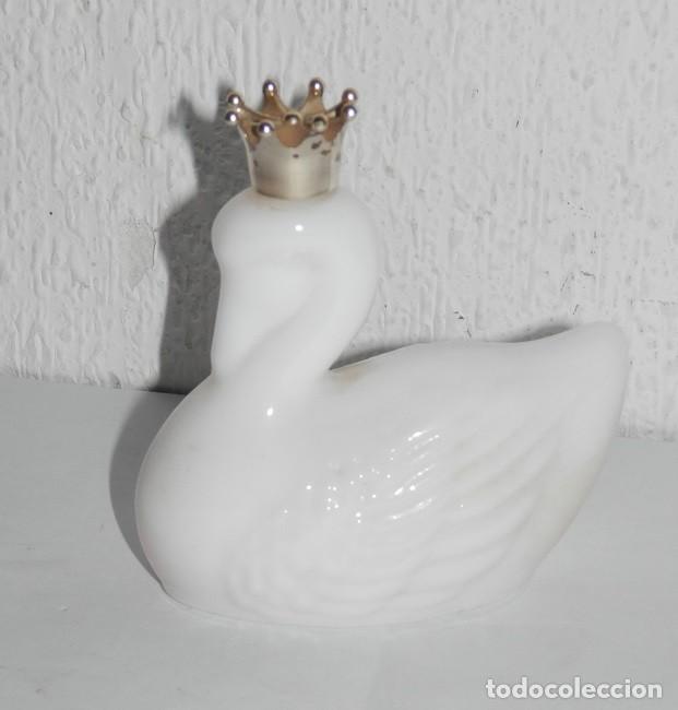 Miniatures of antique perfumes: UN FRASCO VINTAGE DE LOS PERFUMES AVON