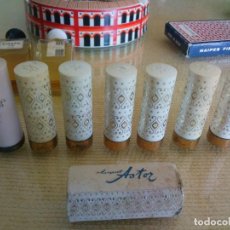 Miniaturas de perfumes antiguos: LOTE ANTIGUOS PINTALABIOS MARGARET ASTOR, EMBRUJO, AÑOS 60. Lote 292139028