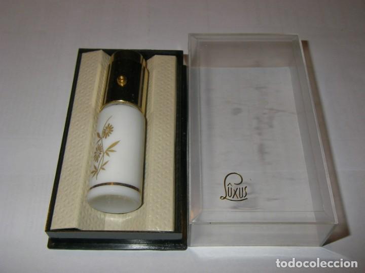 Miniaturas de perfumes antigos: Perfumador de bolso marca L&ucirc;xus, fabricado por Industrias Cervell&oacute; S.A., Barcelona.