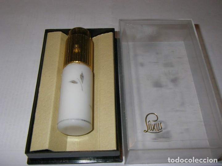 Miniaturas de perfumes antigos: Perfumador de bolso marca L&ucirc;xus, fabricado por Industrias Cervell&oacute; S.A., Barcelona.