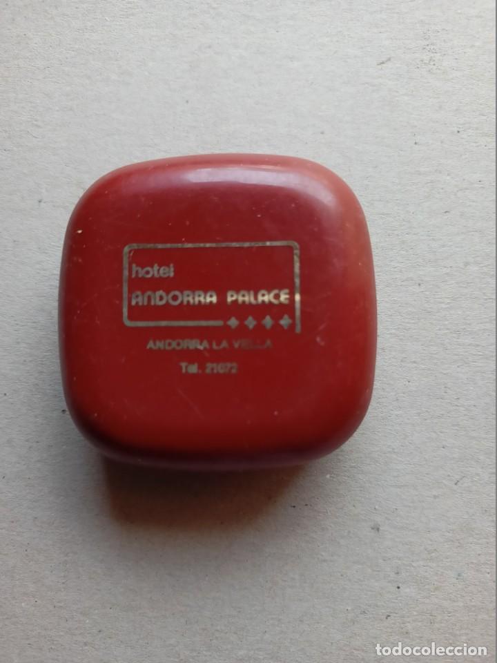 Miniaturas de perfumes antiguos: Peque&ntilde;a pastilla de jabon de Hotel Andorra Palace
