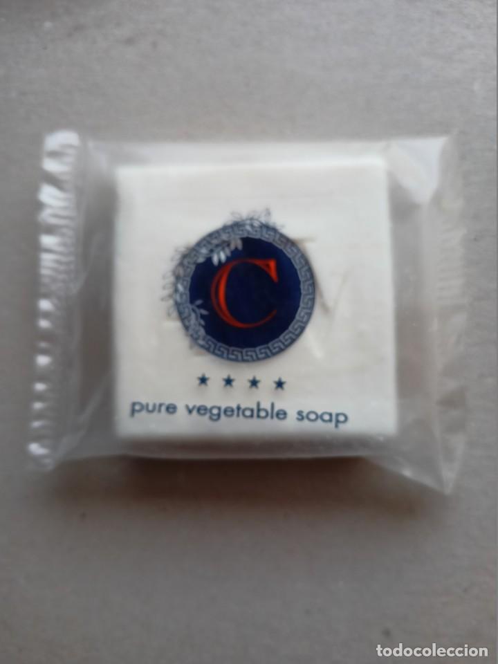 Miniaturas de perfumes antiguos: Peque&ntilde;a pastilla de jabon de Hotel C