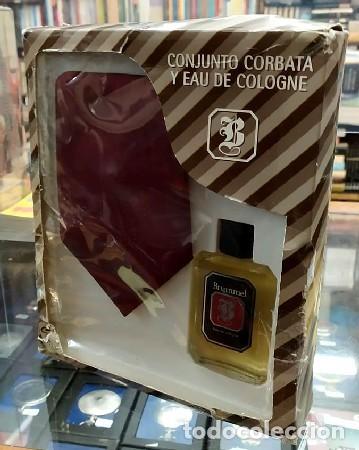 Miniaturas de perfumes antigos: ESTUCHE CONJUNTO CORBATA Y EAU DE COLOGNE BRUMMEL. CORBATA-05
