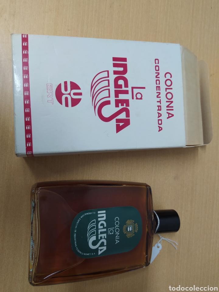 Miniaturas de perfumes antiguos: Colonia la inglesa estante s&oacute;tano