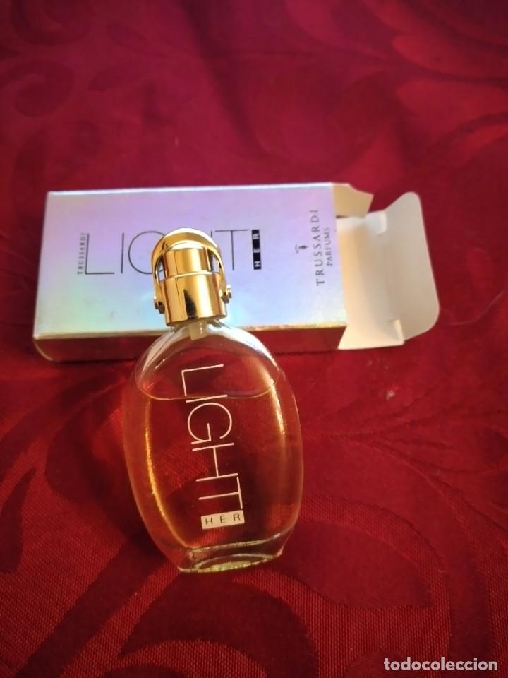 Miniaturas de perfumes antiguos: Trussardi light her 4 ml - Foto 4