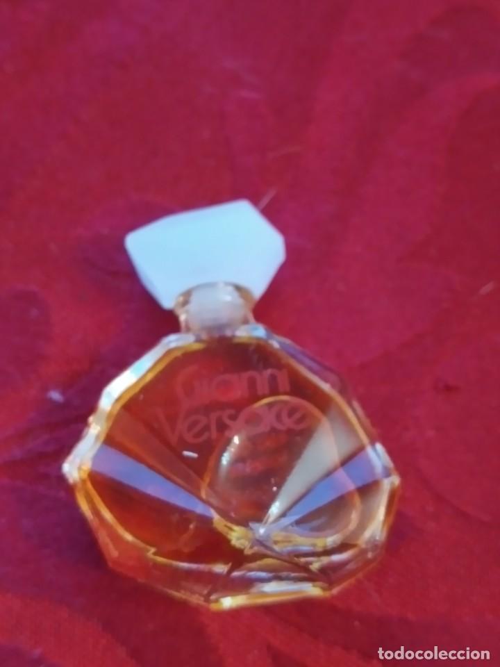 Miniaturas de perfumes antiguos: gianni versace, 4 ml perfume - Foto 2
