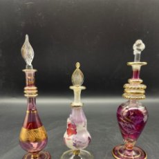 Miniaturas de perfumes antiguos: CONJUNTO DE ANTIGUOS TRES PERFUMEROS DE CRISTAL. Lote 312844583