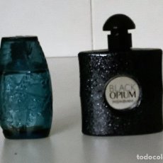 Miniaturas de perfumes antiguos: DOS RAROS FRASCOS CRISTAL GRABADO EN COLORES DE MINIATURA PERFUMES