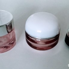 Miniaturas de perfumes antiguos: LOTE DE 3 FRASCOS COSMÉTICA EN CRISTAL ROSADO