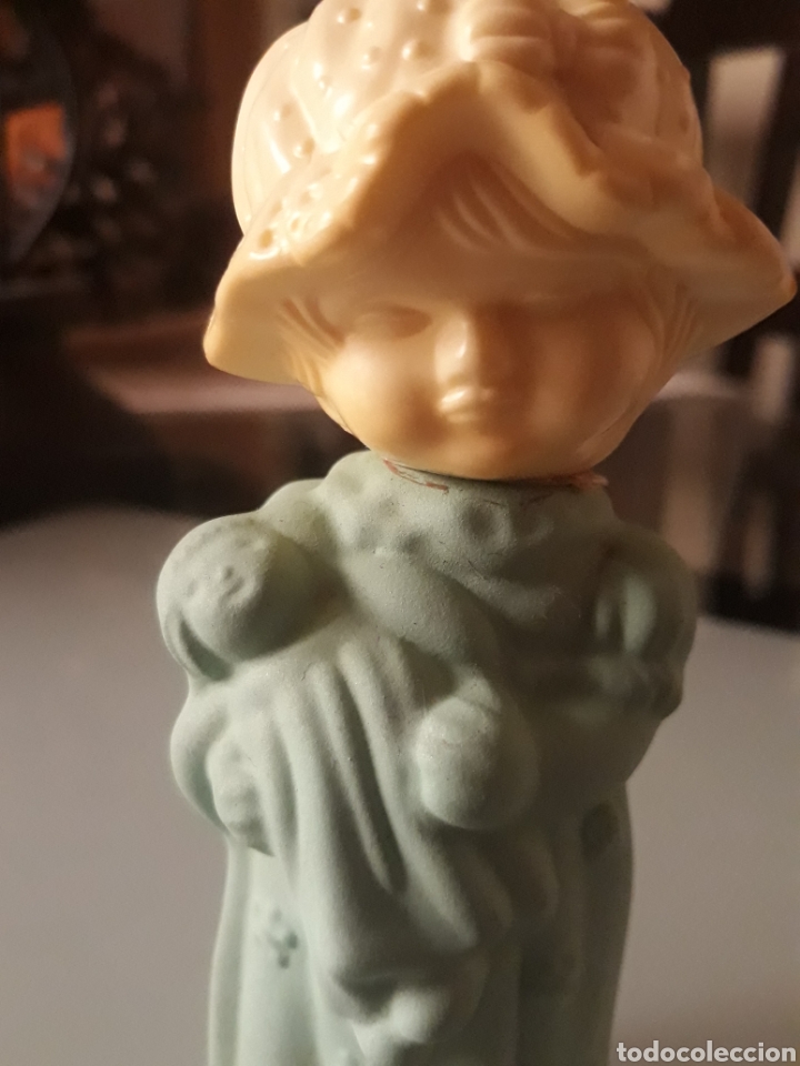 Miniaturas de perfumes antiguos: Avon. Ni&ntilde;a con mu&ntilde;eca. - Foto 3