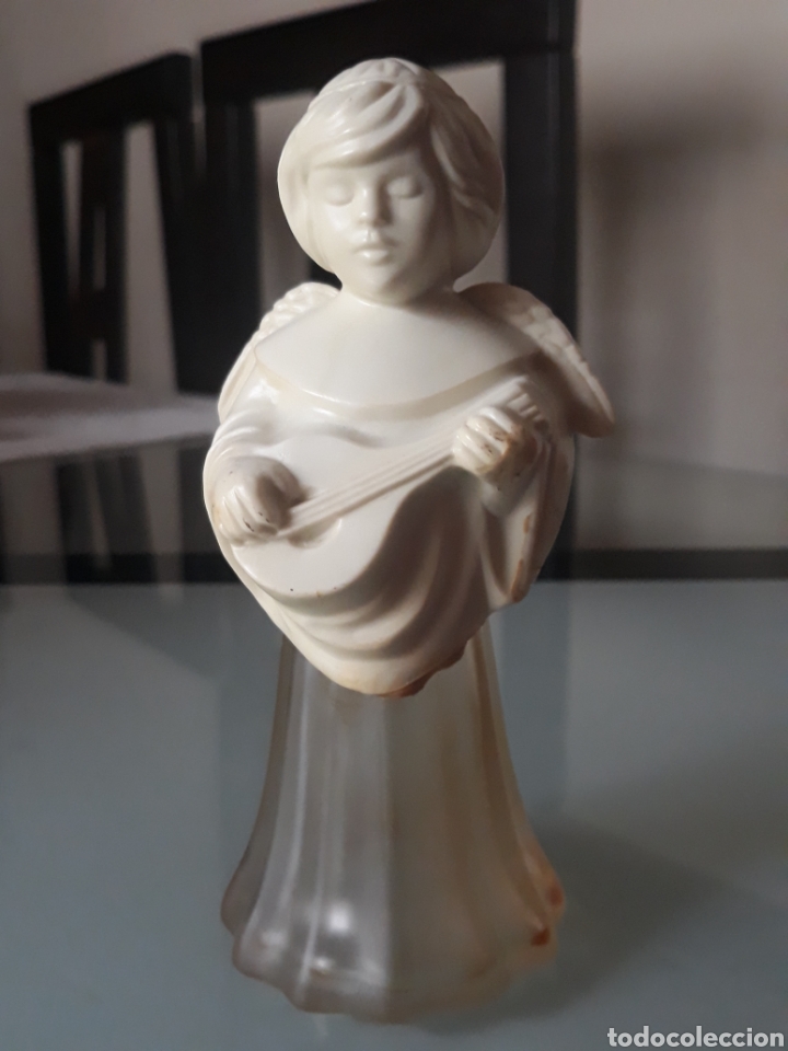 Miniatures of antique perfumes: Avon. Angelito musical.