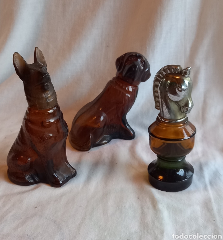 Miniatures of antique perfumes: LOTE DE TRES ANTIGUOS FRASCOS DE AVON