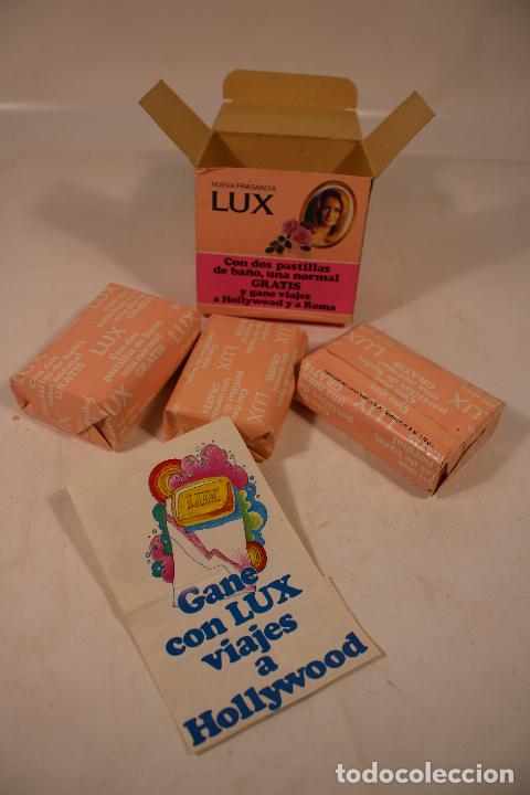 Miniaturas de perfumes antigos: LOTE 3 PASTILLAS DE JAB&Oacute;N LUX GREEN. A&Ntilde;OS 70, ENVUELTAS DE ORIGEN, SIN USO.