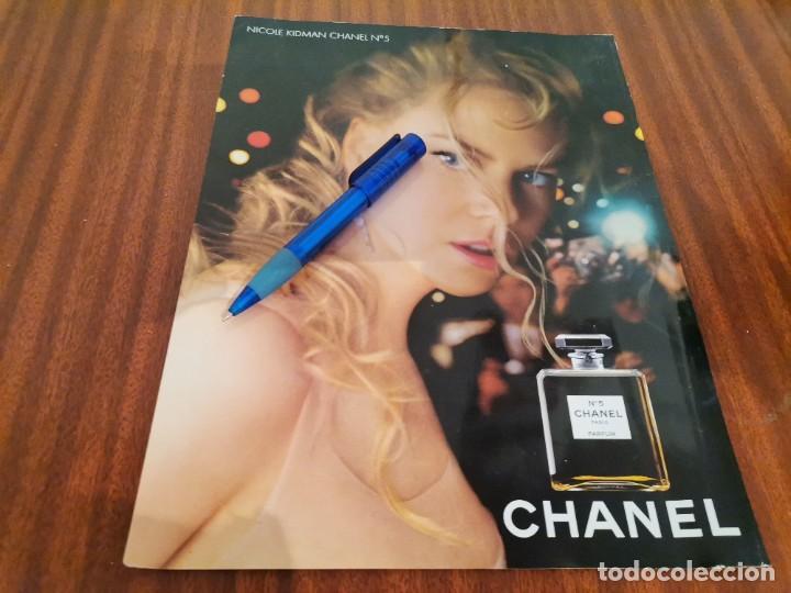 Miniaturas de perfumes antigos: PERFUME COLONIA CHANEL N&deg; 5 REVERSO VODKA ABSOLUT ANUNCIO PUBLICIDAD PAPEL ACARTONADO REVISTA 2005